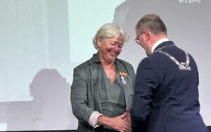 Alice van der Garde ontvangt Koninklijke Onderscheiding. 376814816_713381080832481_8658977982239998722_n