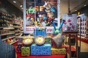 Sinterklaasversieringen verdwijnen uit de winkeletalages 173