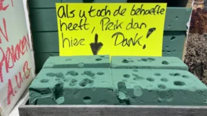 Mensen prikken graag in schuimblokken 702_schuim_RTLN