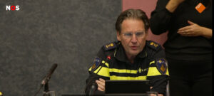 Onzichtbare tolk NGT-NL bij persconferentie Amsterdam - deel 2 IMG_4603