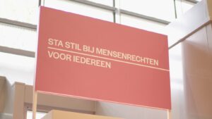 Zwemles zonder tolk: dove Esmee (4) kreeg geen gelijke kans cea7e6f5-1f7b-40c8-8292-47f6febc837f